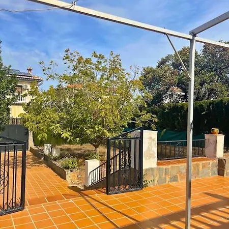 Casa Con Jardin En *
