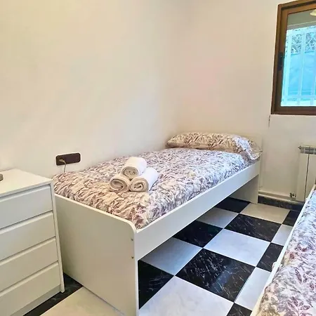 Casa Con Jardin En Ogijares